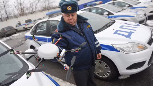 Cảnh sát Nga được trang bị khá nhiều dòng UAV khác nhau từ những loại phương tiện bay điều khiển từ xa (Drone) cho tới những chiếc UAV thực thụ. Nguồn ảnh: English Russia.