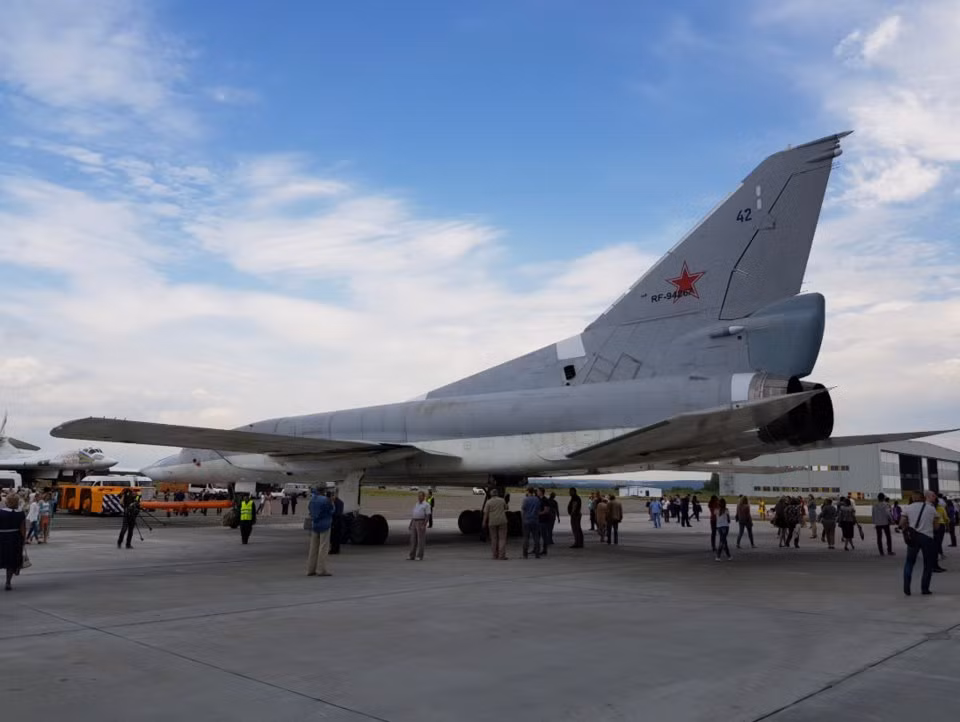 Kh-32 là phiên bản nâng cấp từ tên lửa hành trình không đối đất Kh-22, vũ khí gắn liền với tên tuổi của máy bay ném bom hàng hải Tu-22 trong suốt nhiều thập kỷ qua. Tên lửa là một sản phẩm của Phòng thiết kế Raduga. Ảnh: UAC.