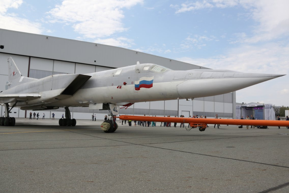 Về ngoại hình, phiên bản Tu-22M3M không thay đổi so với các phiên bản được. Những thay đổi trên máy bay chủ yếu diễn ra bên trong cũng như việc nó được trang bị vòi tiếp nhiên liệu bên trong. Ảnh: UAC.