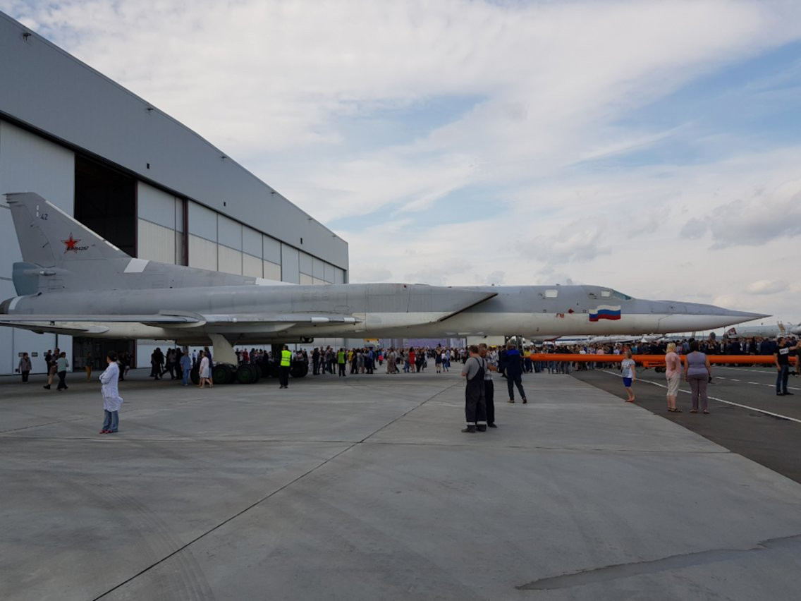 Kh-32 được thiết kế để tấn công các mục tiêu như tàu chiến, căn cứ quân sự, kho tàng, bến bãi trong môi trường tác chiến điện tử mạnh. Nó được chế tạo để trở thành vũ khí tiêu chuẩn cho máy bay chiến đấu Tu-22M3M. Ảnh: UAC.