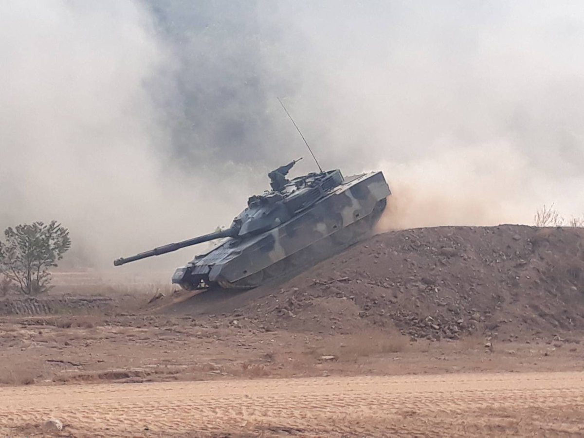 Theo một số nguồn tin, VT4 được trang bị động cơ diesel tuabin tăng áp công suất 1.300 mã lực cùng hộp số tự động cho tốc độ tối đa tới 67km/h. Nguồn ảnh: Thai-Defence