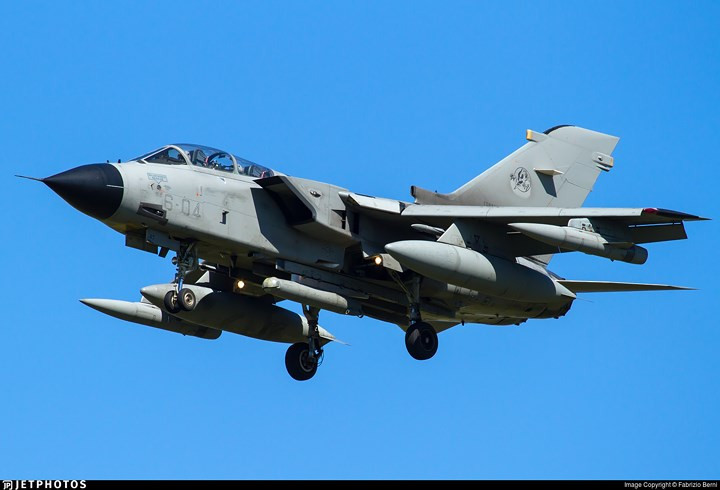 Lý giải cho việc này được các chuyên gia chỉ ra rằng, xu hướng sử dụng máy bay cánh cụp cánh xòe ngày càng ít đi do chi phí vận hành và bảo dưỡng cao.