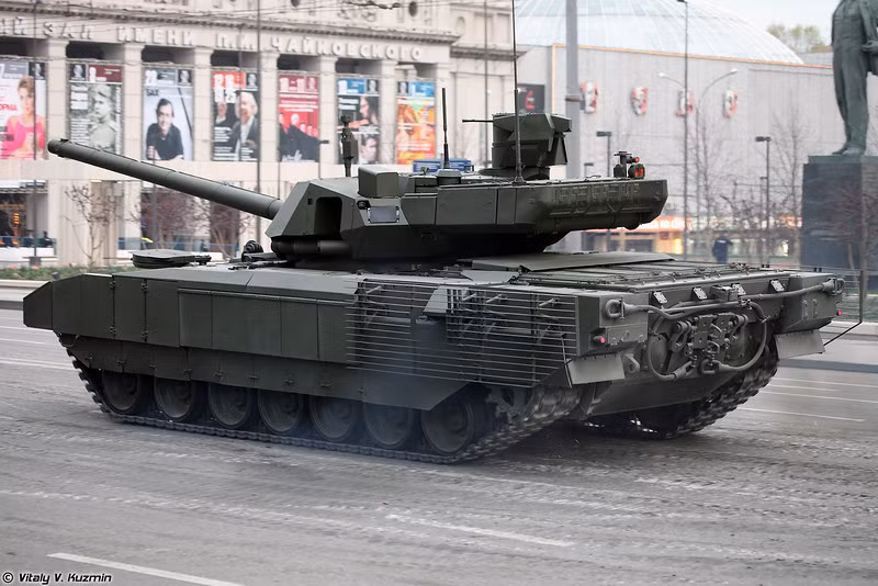 Bên trong siêu tăng T-14 được trang bị hệ thống cảm biến tiên tiến cùng hệ thống điều khiển hỏa lực tối tân. Sự xuất hiện của siêu tăng này của Quân đội Nga đã khiến phương Tây đặc biệt lo lắng. Ảnh: Vitaly V.Kuzmin.