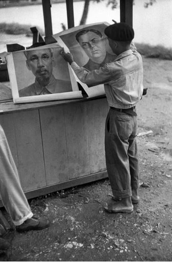 Tranh bích họa của Chủ tịch Hồ Chí Minh và Tổng Bí thư Đảng Cộng sản Liên Xô, Chủ tịch Hội đồng Bộ trưởng Liên Xô ông Georgy M. Malenkov. Nguồn ảnh: Life.