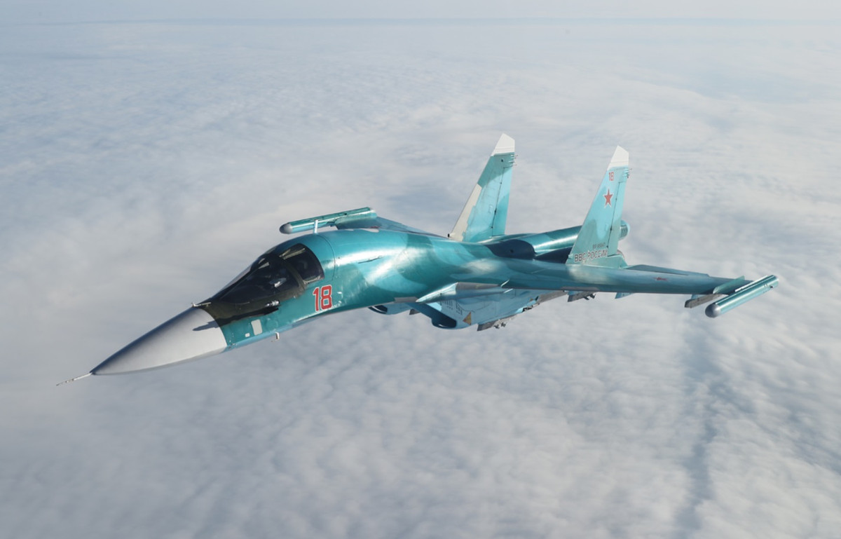 Tiếp nhiên liệu giúp máy bay mở rộng phạm vi hoạt động, tăng hiệu suất chiến đấu lên gấp nhiều lần so với nhiên liệu nội bộ. Ảnh: Bộ Quốc phòng Nga.