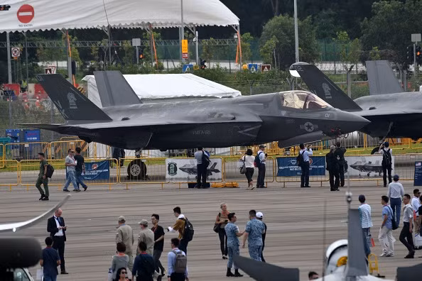 Tiêm kích tàng hình F-35B, ngôi sao của triển lãm năm nay. Tuy nhiên vẫn chưa rõ liệu chiến đấu cơ tàng hình này có trình diễn tại Singapore Airshow hay không. Ảnh: Bloomberg.