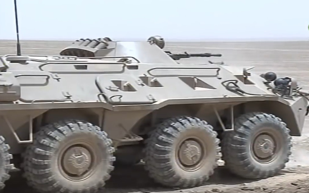 Hiện vẫn chưa rõ Algeria đã nâng cấp được bao nhiêu chiếc BTR-80 với tên lửa chống tăng Kornet. Ước tính họ có trong biên chế khoảng 150 chiếc BTR-80 cấu hình vũ khí tiêu chuẩn súng máy hạng nặng KPV 14,5mm. Nguồn ảnh: BQP Algeria