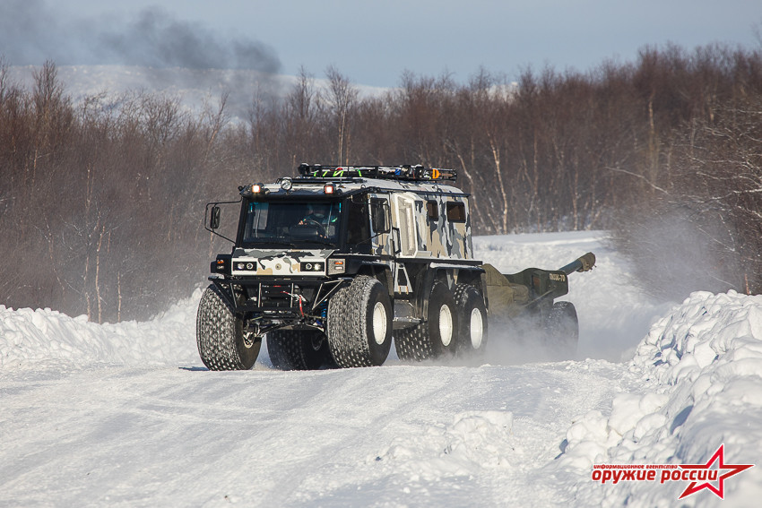 Xe có thể kéo theo lựu pháo vượt những địa hình mà phương tiện kéo pháo truyền thống khó hoạt động được. Ảnh: Weapon of Russian.