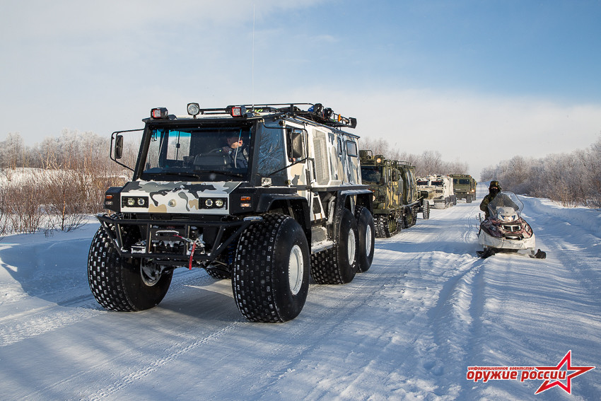 Krechet-Z 310-91 có thiết kế hầm hố với hệ truyền động 6x6 bánh. Ấn tượng đầu tiên về mẫu "quái xế" vượt địa hình này là những quả lốp to gấp nhiều lần so với bình thường. Ảnh: Weapon of Russian.