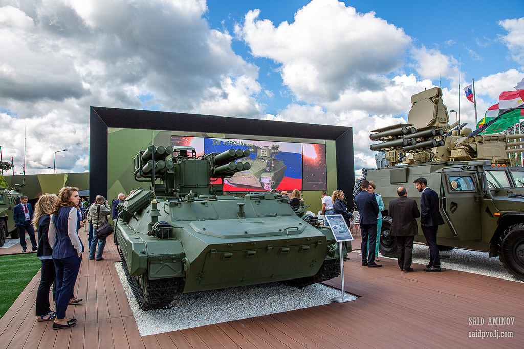 Hệ thống sử dụng tháp pháo có khả năng bao quát 360 độ. Ở giữa lắp hệ thống cảm biến quang-hồng ngoại tiên tiến để tìm kiếm và chỉ thị mục tiêu. Mỗi bên lắp 6 đạn tên lửa Sosna-R. Ảnh: saidpvo.livejournal.