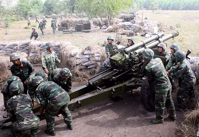 Đây cũng là mẫu lựu pháo phổ biến nhất thế giới và vẫn đang được sử dụng tại 40 quốc gia. Quân đội Nhân dân Việt Nam không những tiếp tục sử dụng khẩu pháo này trong biên chế mà còn tìm được cách nâng cấp, biến M101 thành pháo tự hành. Nguồn ảnh: QDND.