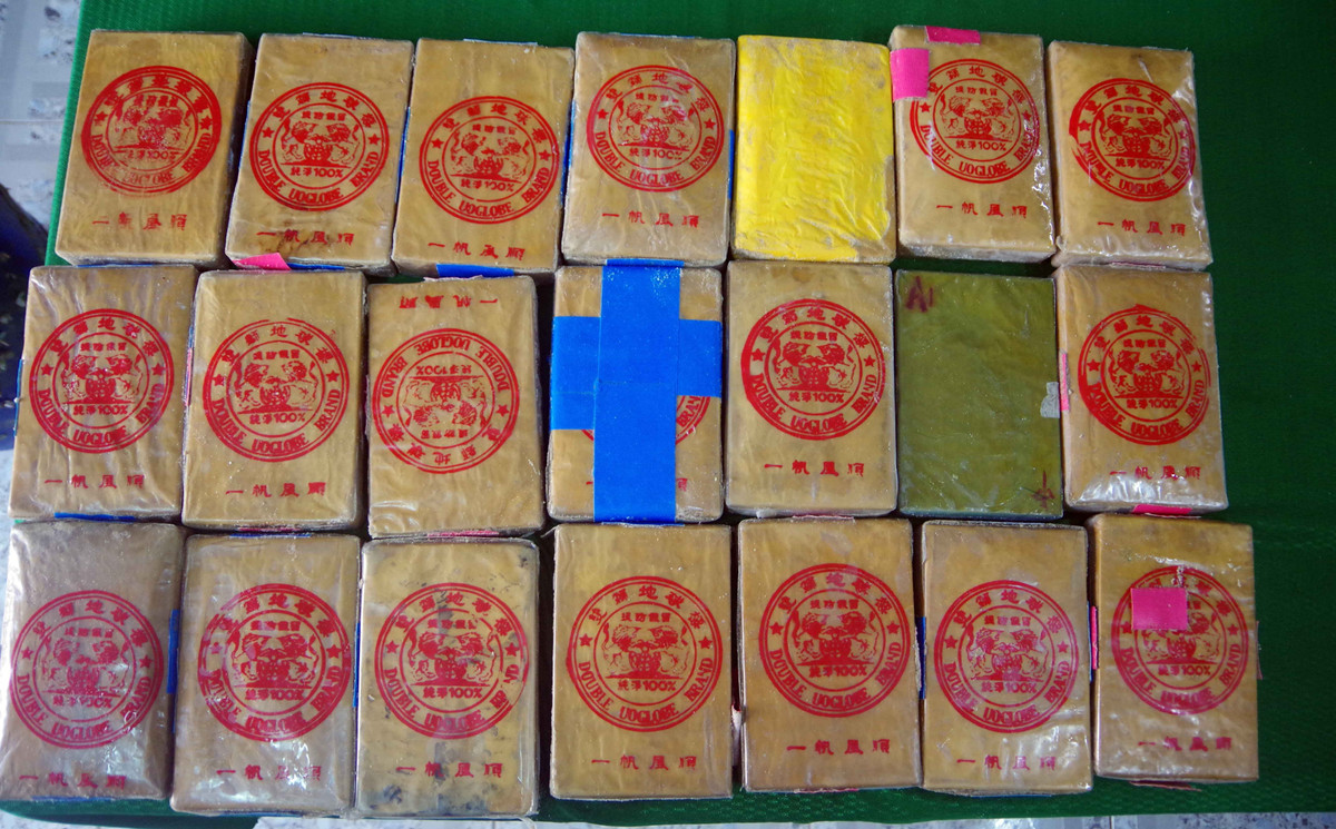 Lại phát hiện can nhựa khủng có chữ Trung Quốc chứa 21 bánh nghi ma tuý - Hình 2 Lai phat hien can nhua khung co chu Trung Quoc chua 21 banh nghi ma tuy-Hinh-2