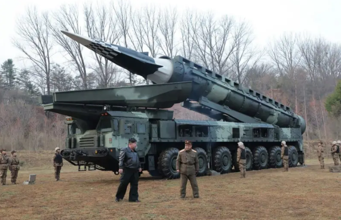 KCNA cho biết, vụ phóng thử ngày 2/4 nhằm xác định đặc điểm quỹ đạo bay và khả năng cơ động tầm xa của phương tiện lướt siêu vượt âm, tầm bắn được giới hạn dưới 1.000 km. Quân đội Hàn Quốc trước đó cho biết quả đạn bay khoảng 600 km trước khi lao xuống vùng biển giữa bán đảo Triều Tiên và Nhật Bản.