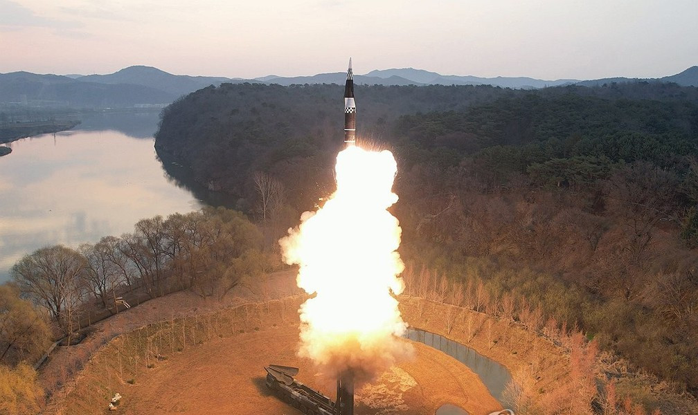 Nhật Bản phản đối việc Triều Tiên thử tên lửa siêu thanh. Tokyo lưu ý rằng một số hành động của Triều Tiên, bao gồm cả việc phóng tên lửa đạn đạo, gây ra mối đe dọa đối với an ninh của Nhật Bản và vi phạm các thỏa thuận quốc tế.