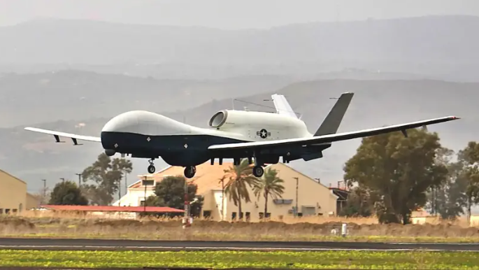 Mục tiêu của dự án là tạo ra một phiên bản sửa đổi mới của UAV RQ-4 Global Hawk hiện có, đáp ứng các yêu cầu và nhu cầu đặc biệt của ngành hàng không hải quân . Người ta cho rằng, trong tương lai UAV MQ-4C Triton có thể đảm nhận một số nhiệm vụ của máy bay tuần tra P-3A Orion và bổ sung cho P-8A Poseidon mới.