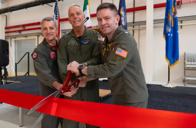 Cũng theo Topwar, Hải quân Mỹ sắp thành lập Phi đội trinh sát không người lái thứ hai - VUP-11, phục vụ tại căn cứ đảo Whidbey, bang Washington. Trong tương lai gần, Northrop-Grumman sẽ bắt đầu cung cấp MQ-4C Triton cho phi đội này. Toàn bộ quá trình hình thành, tiếp nhận và phát triển thiết bị cũng như đạt trạng thái sẵn sàng hoạt động hoàn toàn sẽ được hoàn thành vào năm 2026.