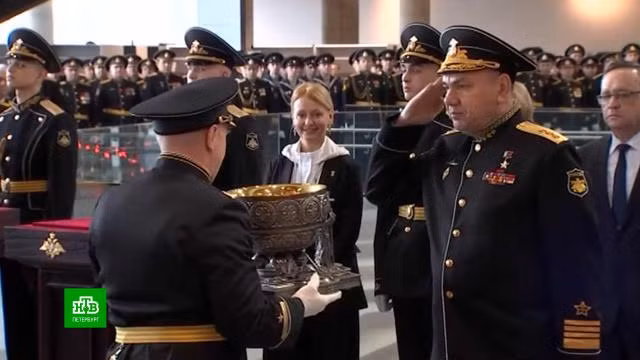 Chan dung Anh hung nuoc Nga vua duoc bo nhiem Tu lenh Hai quan-Hinh-6