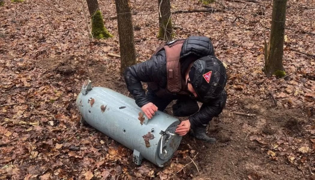 Có lẽ không gian cho một đầu đạn bổ sung đã được tạo ra bằng cách giảm thể tích của thùng nhiên liệu, điều này chắc chắn sẽ gây ảnh hưởng đến tầm bay của tên lửa Kh-101.