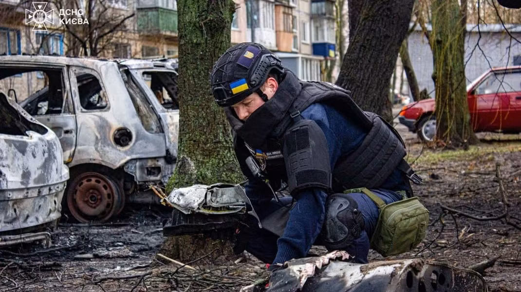 Phiên bản sửa đổi của tên lửa hành trình Kh-101 đã nhận được thêm đầu đạn, do vậy tổng khối lượng nổ tăng từ 400 kg lên khoảng 800 kg.