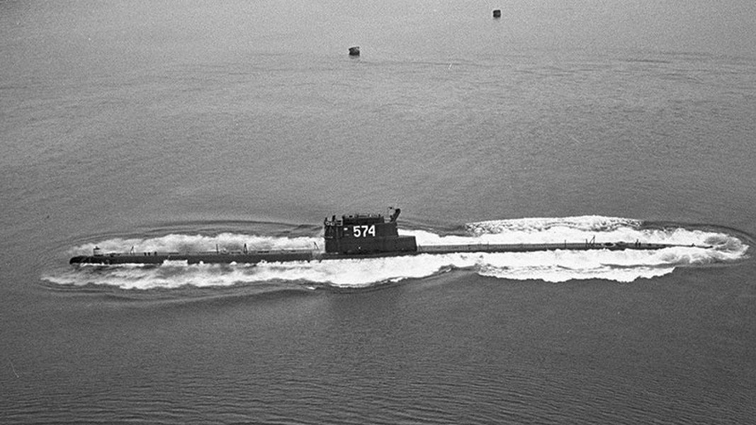 Với tầm quan trọng của bí mật quân sự ẩn trong xác tàu ngầm Liên xô, CIA đã triển khai dự án Azorian để thu hồi chiếc tàu của đối phương.