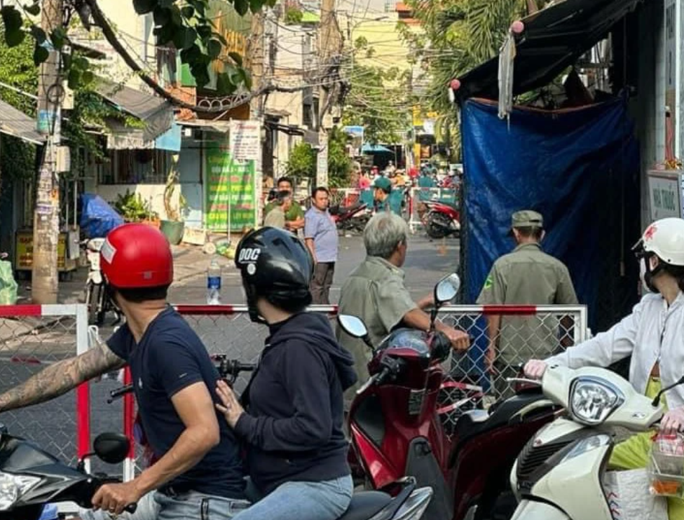 Vo tu vong, chong nguy kich do mau thuan viec cho di ve sinh