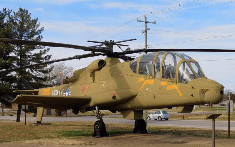 Tuy nhiên, những sự cố phát sinh trong quá trình chế tạo các nguyên mẫu thử nghiệm, trong đó có sự cố gây chết người khiến quân đội Mỹ xem xét lại toàn bộ và quyết định khai tử dự án này.