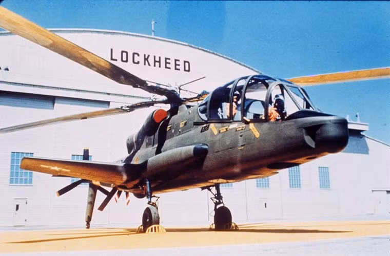 Máy bay trực thăng tấn công được trang bị động cơ tuốc bin trục T64-GE-16 (công suất 3.925 mã lực) truyền về cánh quạt đẩy ở đuôi và chỉ có 20-25% truyền cho cánh quạt chính.