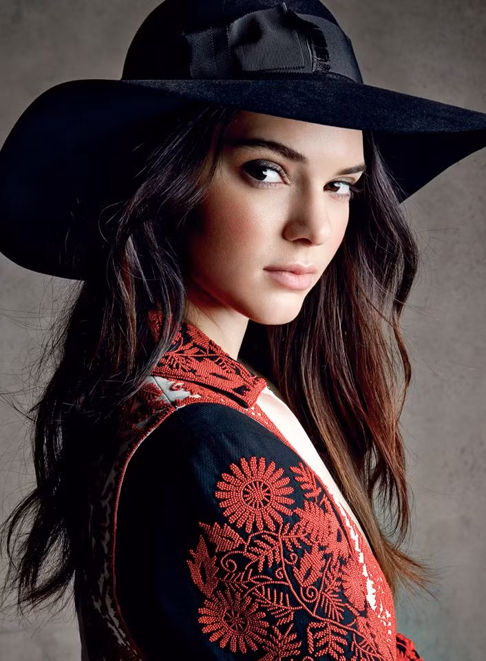 Là một người mẫu sáng giá, một hot girl rất gợi cảm, lại có danh tiếng và địa vị cao... không khó để một người như Kendall Jenner có được sự quan tâm lớn của dân mạng trên toàn thế giới. Những bức ảnh của cô đăng trên Instagram hay Facebook, thường có số lượt like không dưới 80 nghìn.