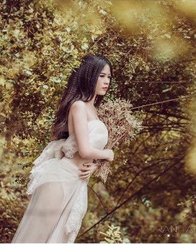 Cũng chính điều này khiến Ngọc Sương vô tình được nhiều dân mạng, bạn trẻ chú ý, "truy lùng" thông tin và cập nhật thêm về ý tưởng thực hiện các bộ ảnh.