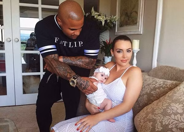 Phần đông dân mạng đều rất chú ý tới bé Egypt, con gái của Fortafy và cô vợ tên Shana Evers xinh đẹp, gợi cảm. Bức ảnh chụp cả gia đình nhỏ nhận số lượt like lên đến con số 30 nghìn. Ai nấy đều ghen tị với gia đình có ông bố giỏi giang, nổi tiếng và bà mẹ cùng con gái đều xinh như thiên thần.