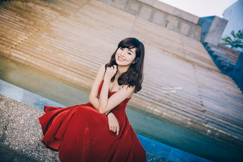 Ngoài đời, Khánh Vân là một cô gái hay cười, vui vẻ và rất yêu đời. Yêu thích hoạt động nghệ thuật, cô bạn cũng đang lên kế hoạch để có được những bước đi đúng đắn, tạo dựng sự nghiệp tốt đẹp trong tương lai.