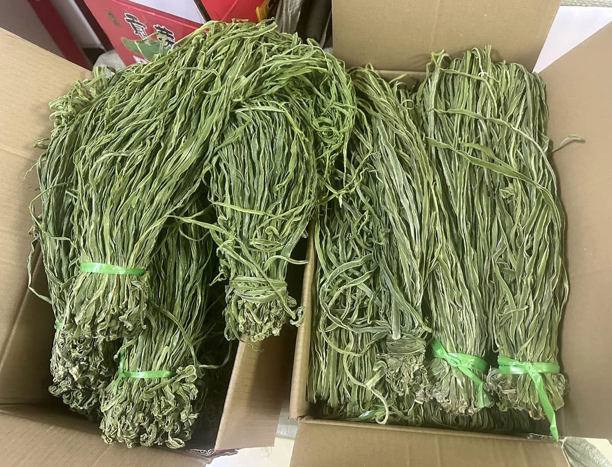 Rau khô Trung Quốc tràn chợ Việt được bán giá đắt đỏ Rau kho Trung Quoc tran cho Viet duoc ban gia dat do