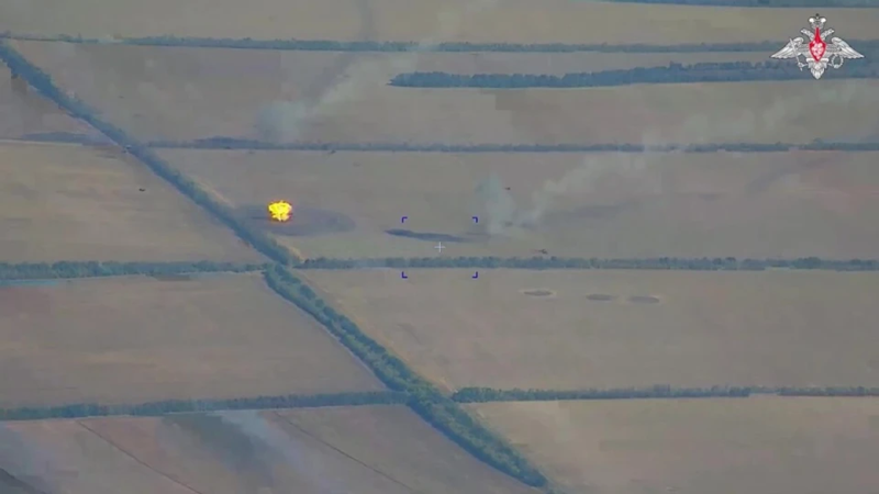 Video ghi lại chiến quả được Bộ Quốc phòng Nga công bố dường như được quay vào ban ngày, trong đó rõ ràng có thể thấy các bệ phóng tên lửa, radar điều khiển hỏa lực AN/MPQ-65 và trạm kiểm soát tác chiến AN/MSQ-104. Ảnh: Bộ Quốc phòng Nga.