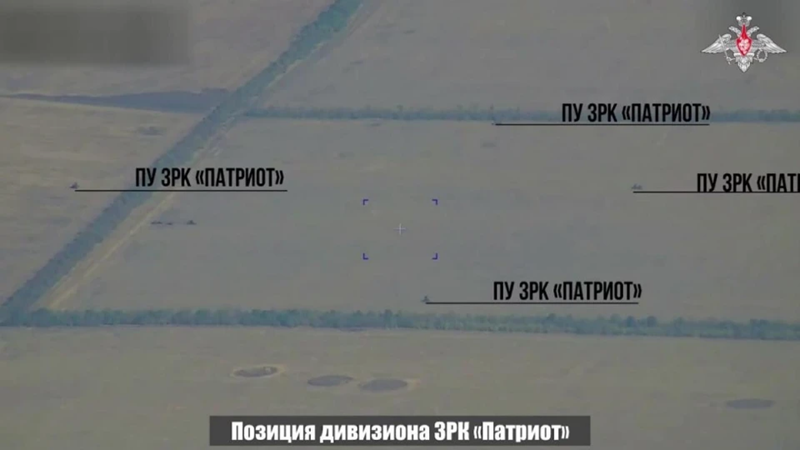 Sau khi phát hiện mối đe dọa, lực lượng phòng không Ukraine đã phóng 2 tên lửa để cố gắng chặn Iskander-M, nhưng không thành công. Cuộc giao tranh lần này kết thúc với thất bại của Ukraine, khiến họ mất 1 radar AN/MPQ-65, 1 trạm điều khiển tác chiến AN/MSQ-104 và 1 bệ phóng tên lửa đánh chặn. Ảnh: Bộ Quốc phòng Nga.