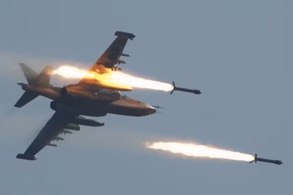 Theo hãng thông tấn Sputnik, không quân Nga đã thực hiện nhiều cuộc tấn công vào 5 căn cứ thánh chiến ở miền Nam Idlib hôm thứ ba, bao gồm các kho vũ khí và đạn dược.