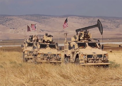 Lầu Năm Góc hồi cuối tháng 10 tuyên bố sẽ triển khai nhiều xe thiết giáp cùng các binh sĩ tới bảo vệ một số mỏ dầu quan trọng ở đông bắc Syria. Chỉ vài ngày sau đó, những hình ảnh xuất hiện trên mạng xã hội cho thấy quân đội Mỹ đang sử dụng hai mẫu thiết giáp để thực hiện nhiệm vụ này.