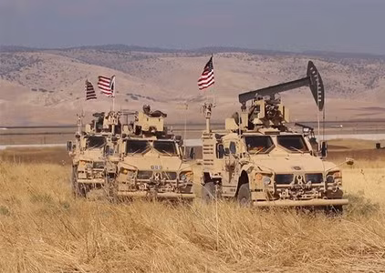 Lầu Năm Góc hồi cuối tháng 10 tuyên bố sẽ triển khai nhiều xe thiết giáp cùng các binh sĩ tới bảo vệ một số mỏ dầu quan trọng ở đông bắc Syria. Chỉ vài ngày sau đó, những hình ảnh xuất hiện trên mạng xã hội cho thấy quân đội Mỹ đang sử dụng hai mẫu thiết giáp để thực hiện nhiệm vụ này.