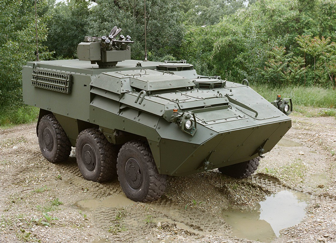 Những chiếc AGMS hoạt động tại Syria có buồng lái nhô lên cao với lớp kính bọc thép dày, giúp lái xe có tầm quan sát tốt khi hành quân ở tốc độ cao.