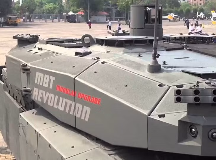 Leopard 2RI được nâng cấp theo gói Revolution được Rheinmetall trình làng từ năm 2010, nó được thiết kế ưu tiên cho nhiệm vụ tác chiến trong đô thị.
