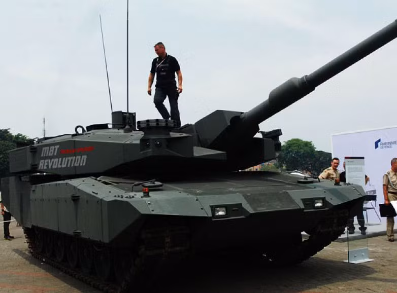 Ngoài module giáp AMAP, xe tăng Leopard 2RI còn được trang bị các ống phóng lựu đạn gây nhiễu ROSY có thể tạo màn khói che mù khí tài địch trong vòng 0,6 giây.