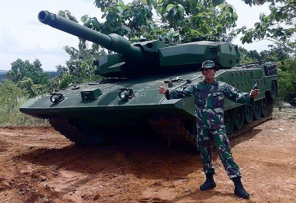 Công ty Rheinmetall đã bàn giao toàn bộ số 61 xe tăng Leopard 2RI vào cuối năm 2016 theo đơn hàng đã ký kết với Quân đội Cộng hòa Indonesia. Đây được coi là một trong số ít xe tăng mạnh nhất hiện nay tại khu vực Đông Nam Á.