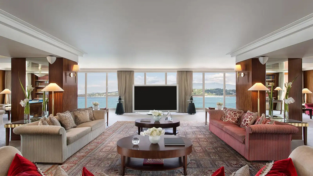 Ben trong nhung phong khach san dat nhat the gioi co gi?-Hinh-4