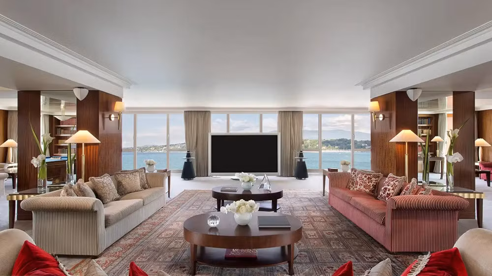 Ben trong nhung phong khach san dat nhat the gioi co gi?-Hinh-4