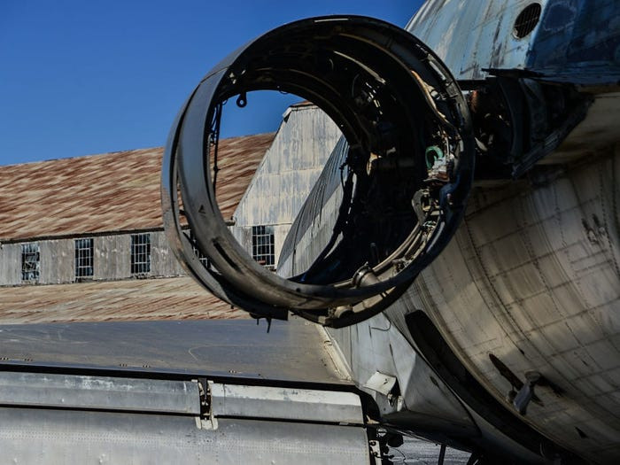 Sân bay quốc tế Nicosia ở Síp được xây dựng như một sân bay quân sự vào những năm 1930. Tuy nhiên, sân bay này bị đóng cửa khi nó trở thành trung tâm giao tranh trong một cuộc đảo chính quân sự.