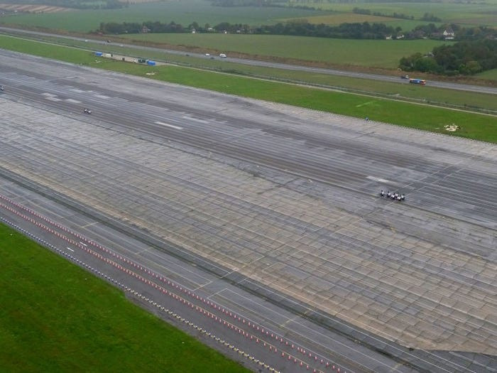 Theo báo cáo của Hội đồng Kent, nguyên nhân khiến phi trường này bị đóng cửa đơn giản là do nó không tạo ra lợi nhuận.