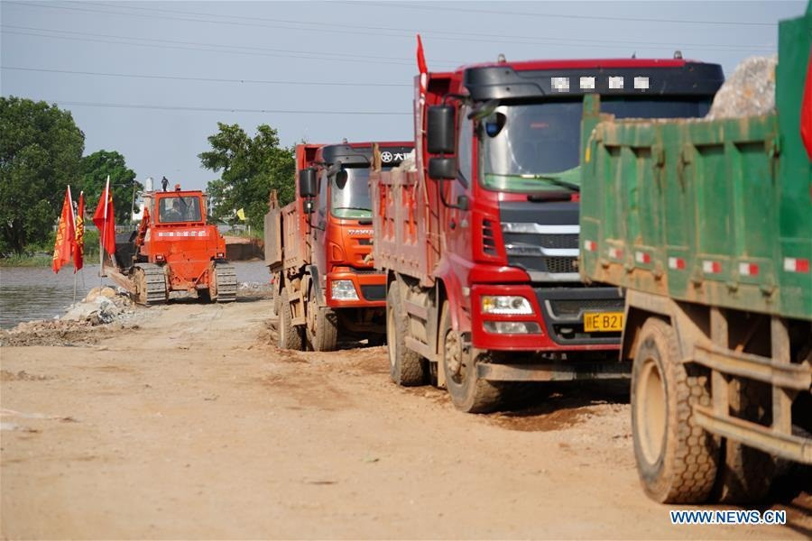 Mực nước hồ Bà Dương của tỉnh Giang Tây lên cao kỷ lục ngày 12/7, Tân Hoa Xã đưa tin. Vào 0h ngày 12/7, mực nước ở trạm thủy văn Xingzi của hồ đã lên 22,53 m, hơn 0,01 m so với kỷ lục năm 1998 và vẫn đang lên.