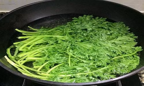 Chung mat ngu cao chay xa bay voi loai rau thuong an de nau-Hinh-2