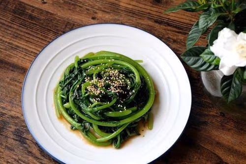 Chung mat ngu cao chay xa bay voi loai rau thuong an de nau