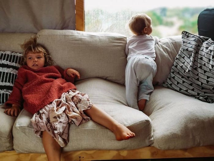 Cặp đôi dự định mua một mảnh đất có thể đỗ xe và xây một ngôi nhà để ổn định cuộc sống hơn trong tương lai khi các con lớn lên và cần nhiều không gian hơn.