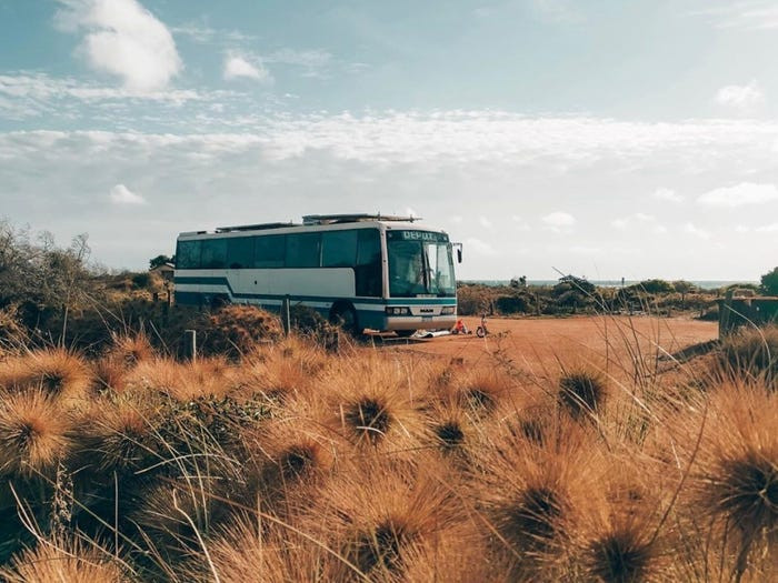 Chi phí "cải tạo" xe buýt thành nhà ở của cặp đôi này là khoảng hơn 21.000 USD.